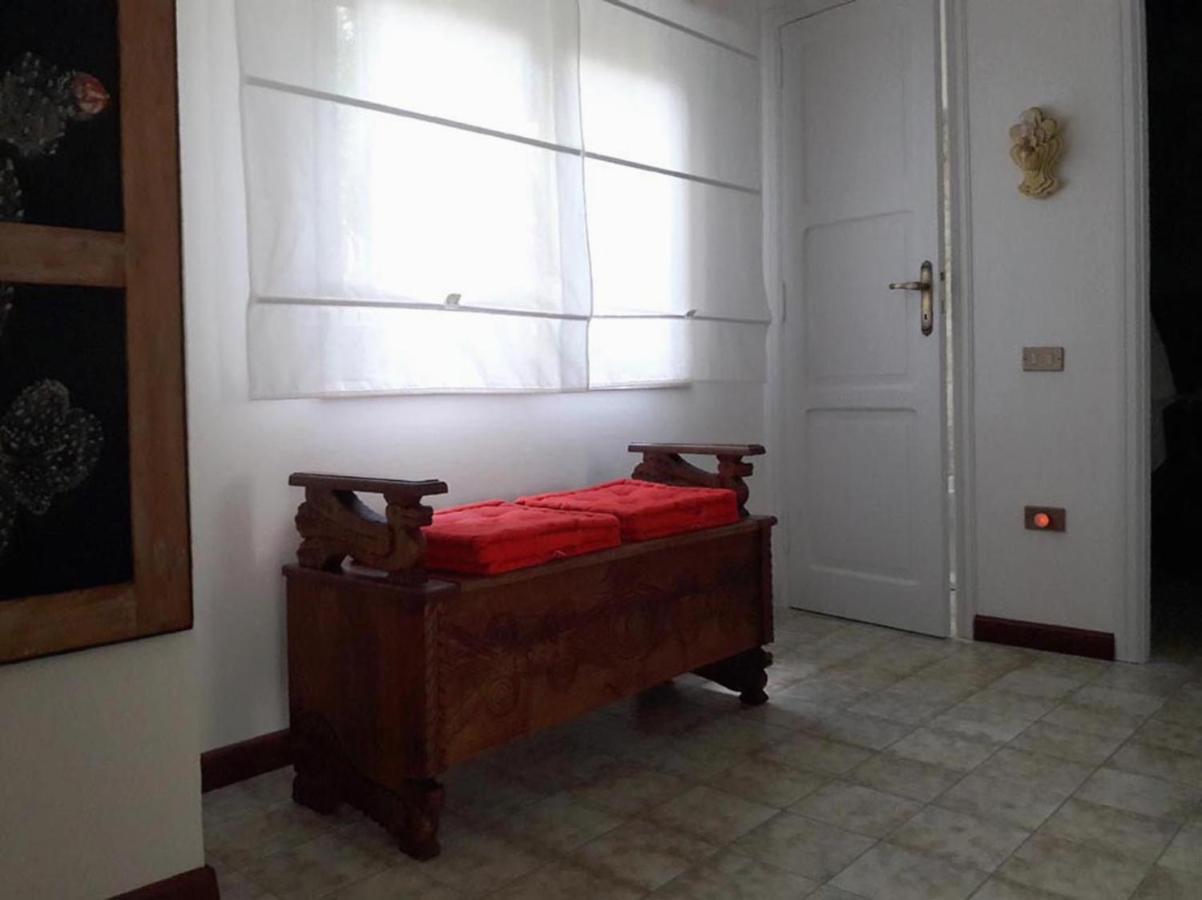 Invit Arti B&B Capoterra Bagian luar foto