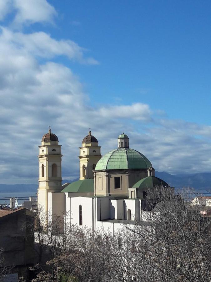 Invit Arti B&B Capoterra Bagian luar foto