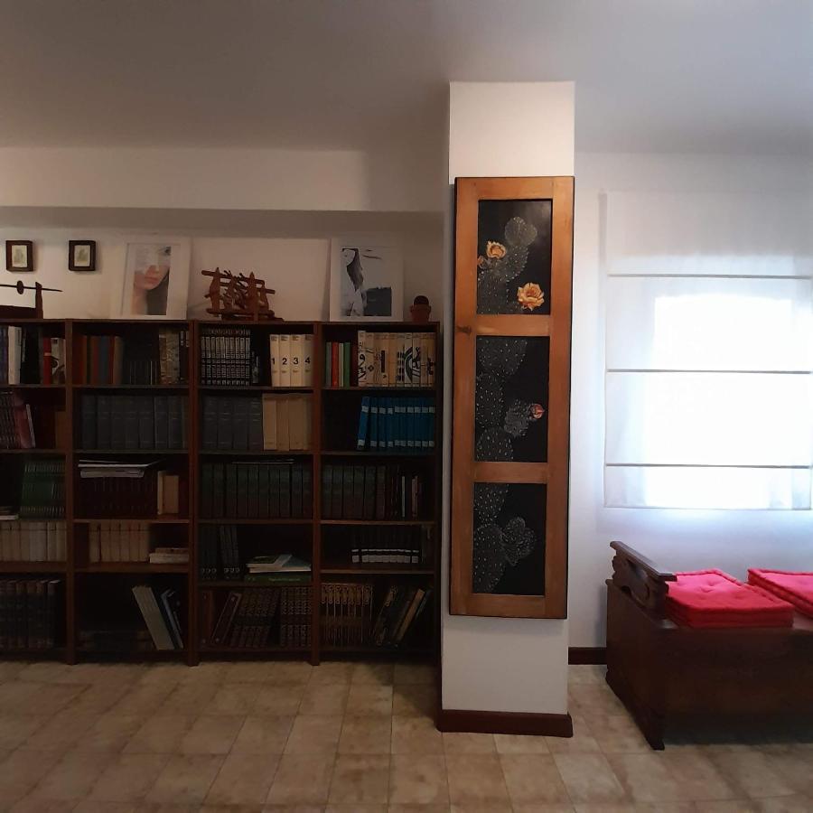 Invit Arti B&B Capoterra Bagian luar foto