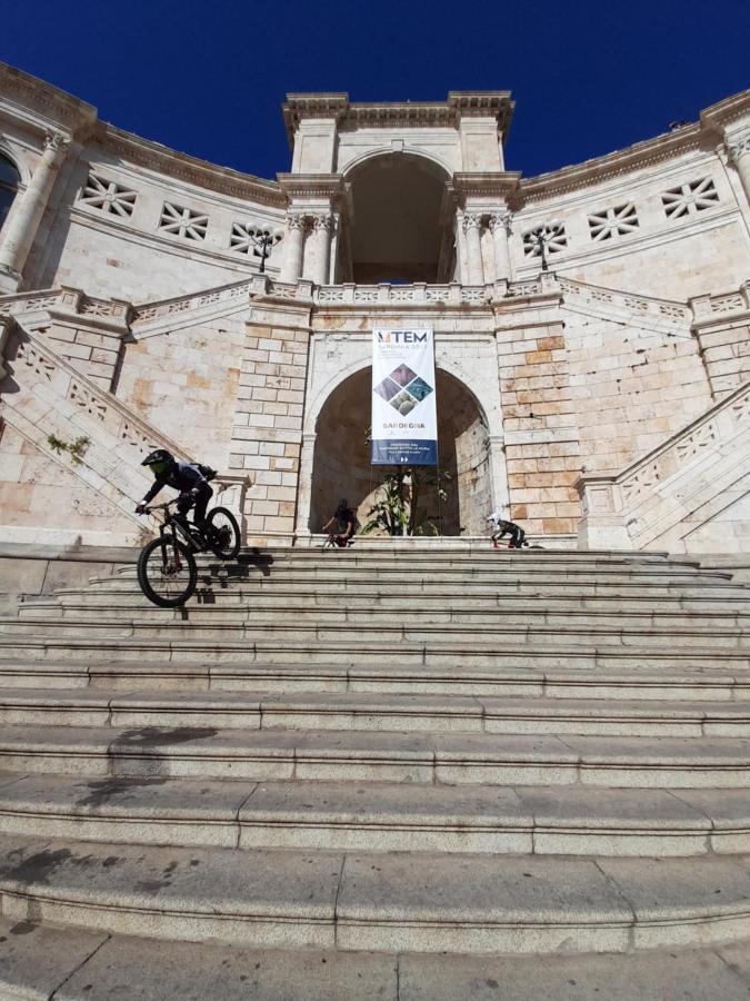 Invit Arti B&B Capoterra Bagian luar foto