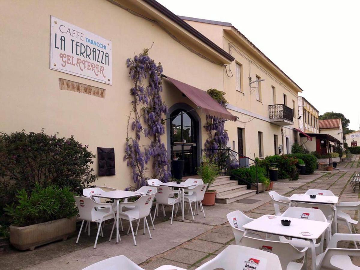 Invit Arti B&B Capoterra Bagian luar foto