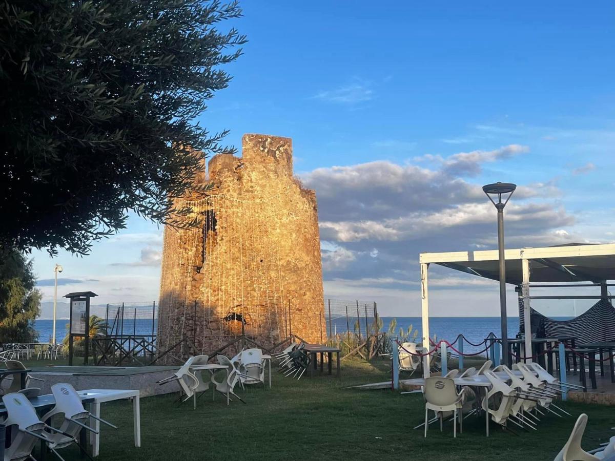 Invit Arti B&B Capoterra Bagian luar foto