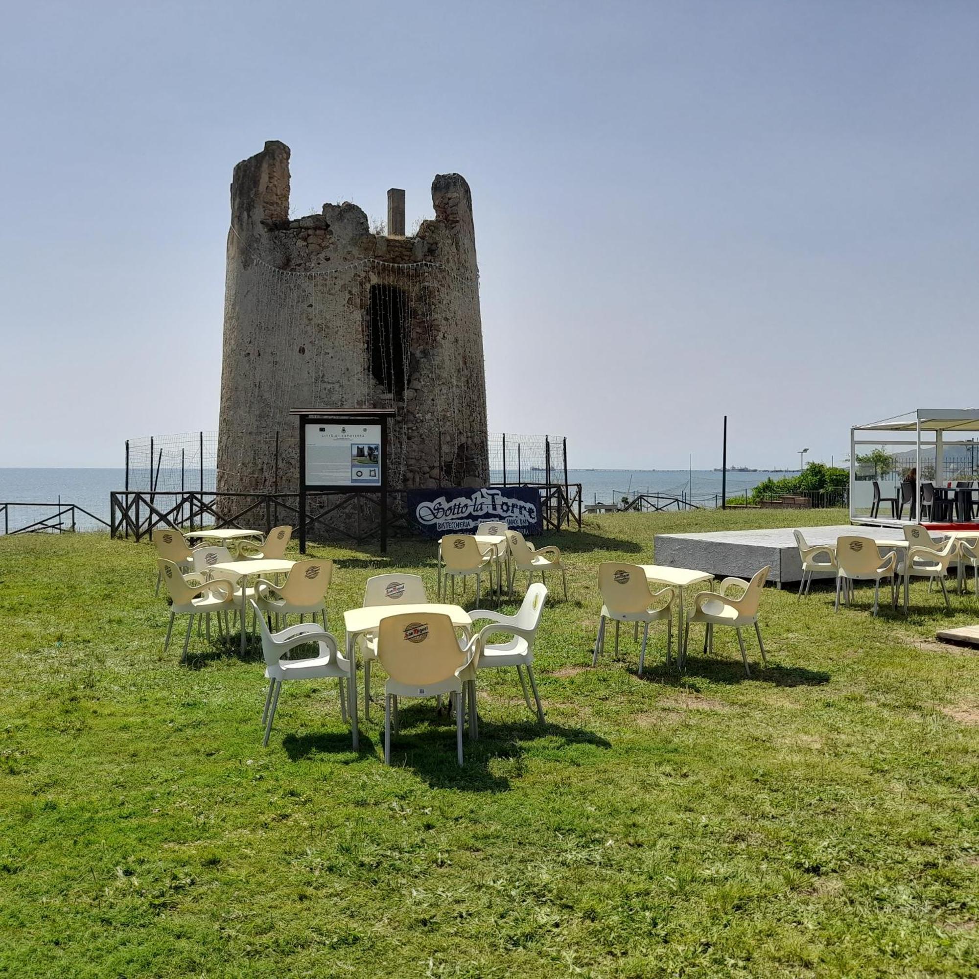 Invit Arti B&B Capoterra Bagian luar foto