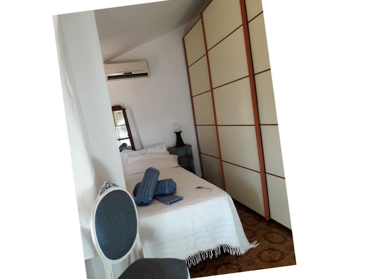 Invit Arti B&B Capoterra Bagian luar foto