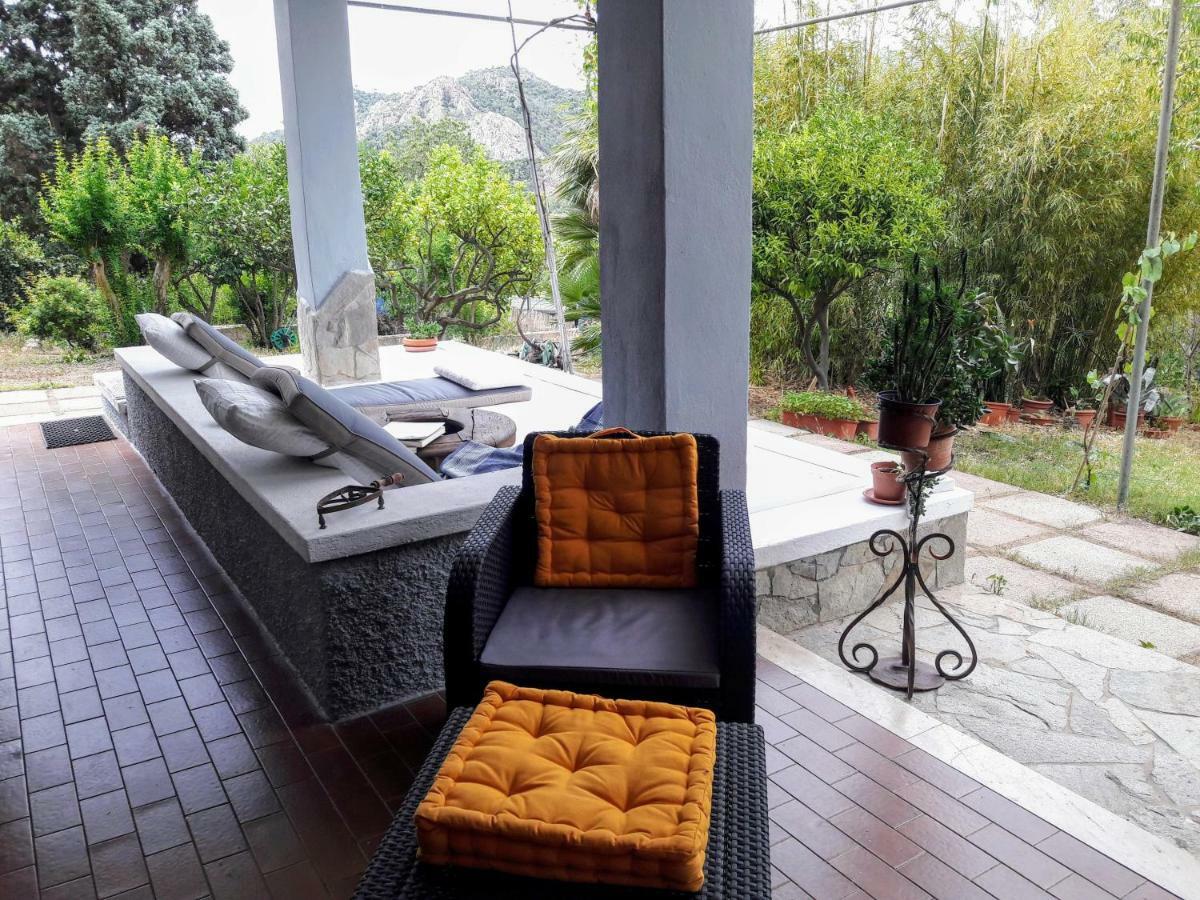 Invit Arti B&B Capoterra Bagian luar foto